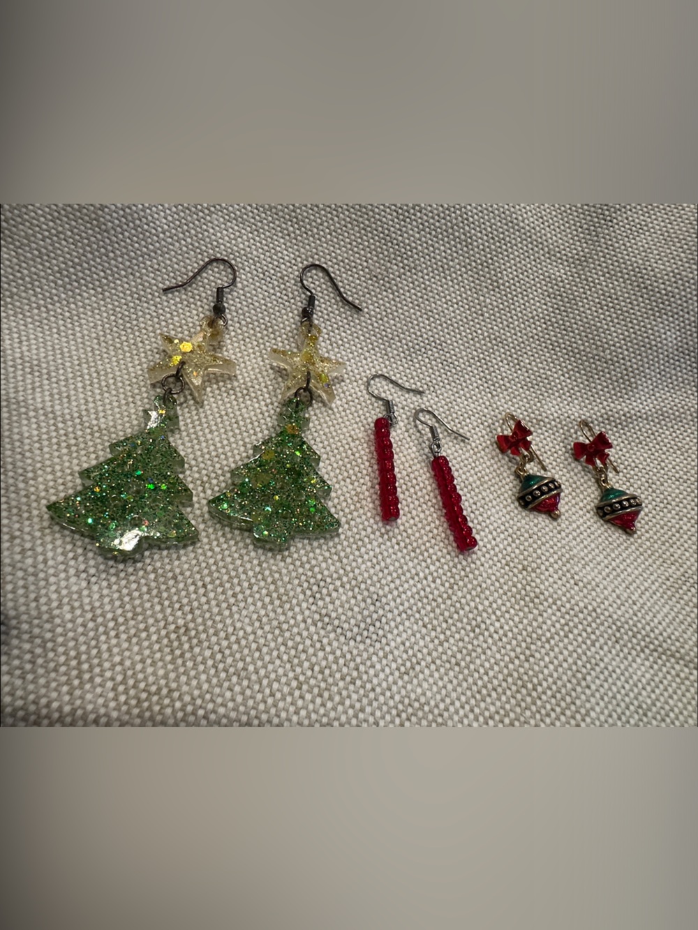 Holiday Glitter Christmas Tree Dangle Earrings - Green
